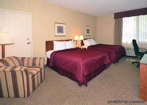 Hotel Saint Louis Airport 4*