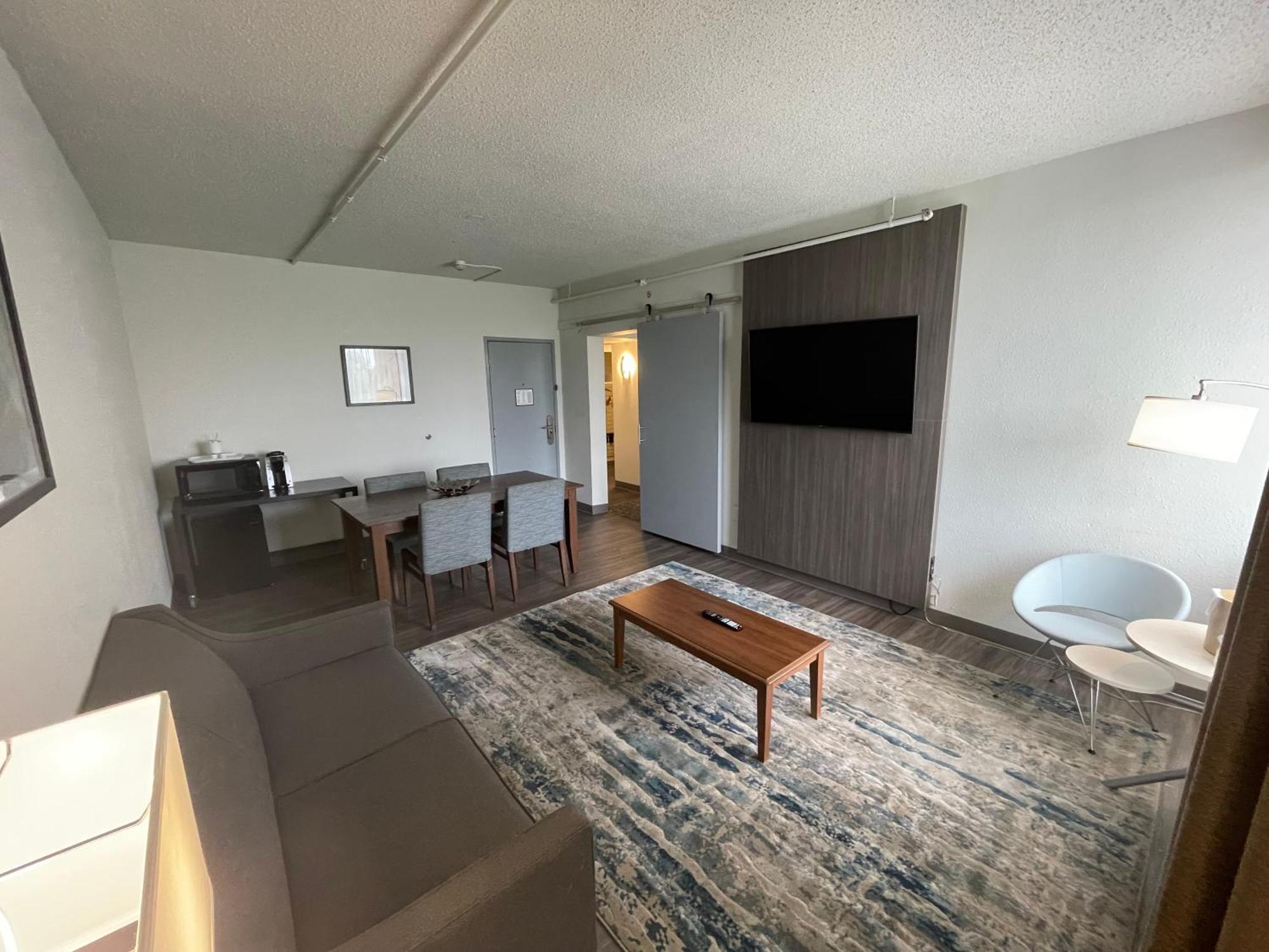 Saint Louis Airport Hotel 4*