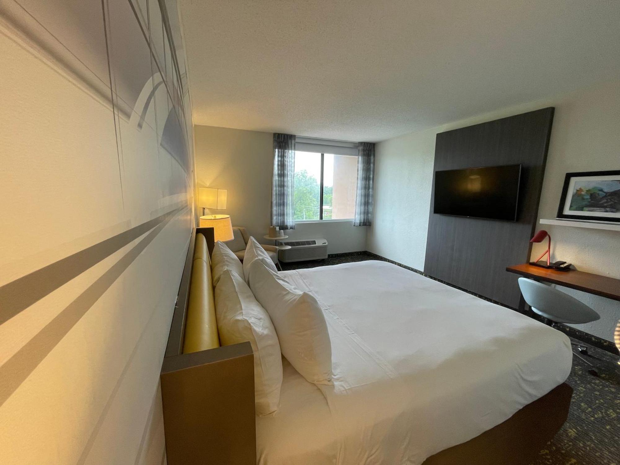 Saint Louis Airport 4*