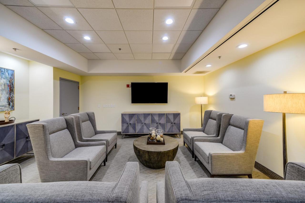 Hotel Saint Louis Airport 4*