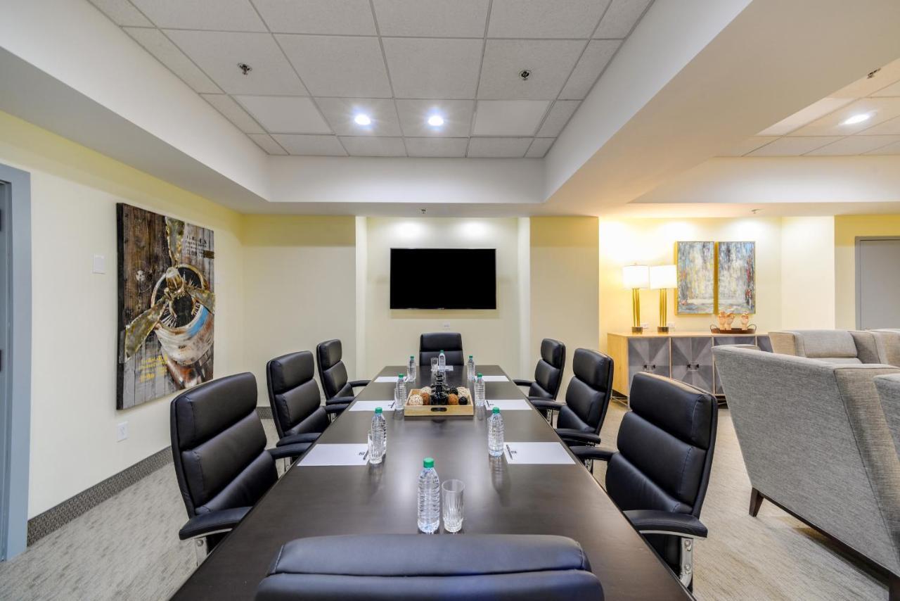 Hotel Saint Louis Airport 4*